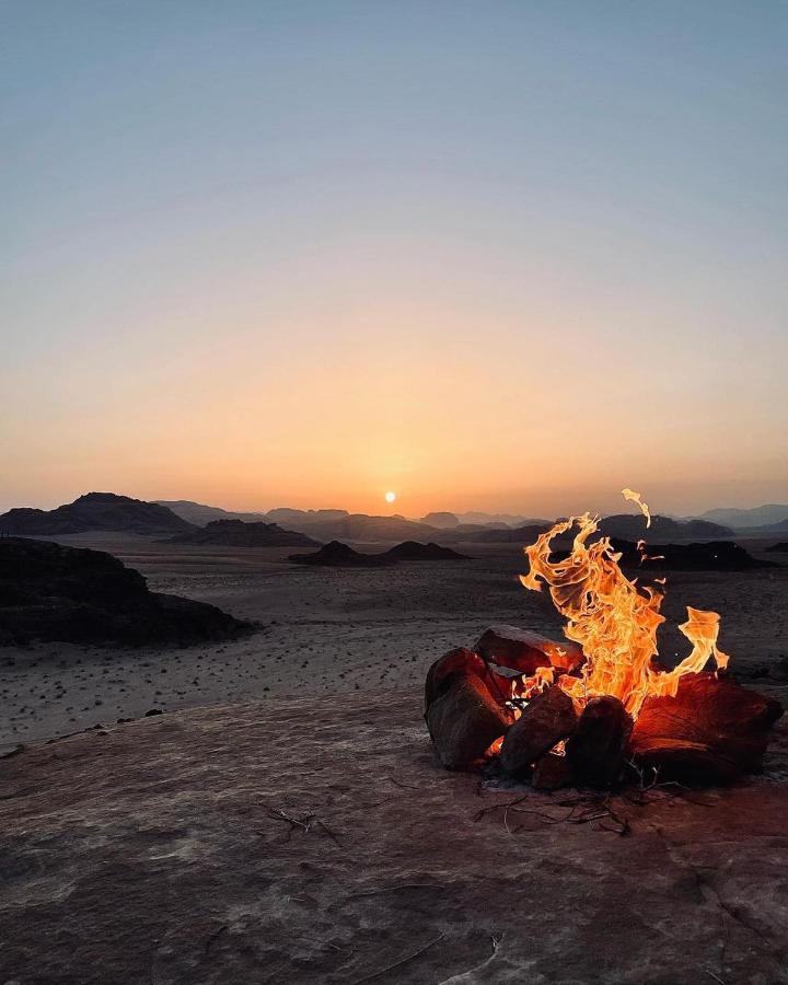 Golden Day Hotel Wadi Rum Exterior photo